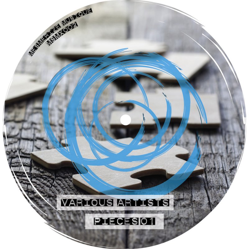 Показывает пальцем на себя. South moon м. Человек думает. Think картинка. H n слушать.