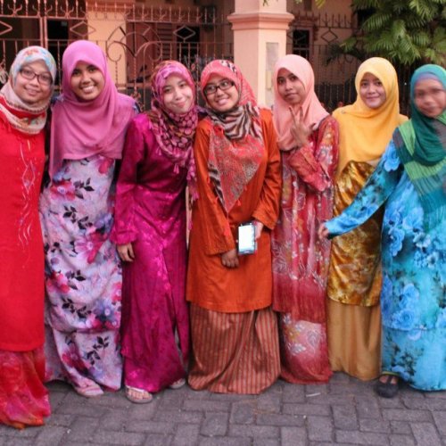 Iamneeta Najwa Latif Deanna Hussin Mimie Haris Hari Raya Lyrics Musixmatch