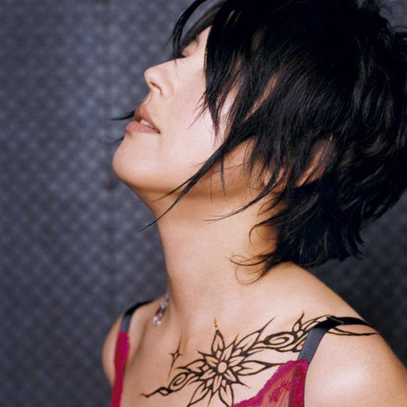 岸谷 香 水の中の月 Lyrics Musixmatch