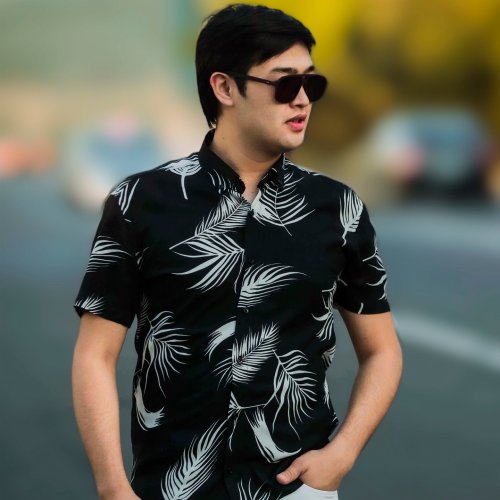 Үштікке қыз іздеймін Үштікке қыз іздеймін