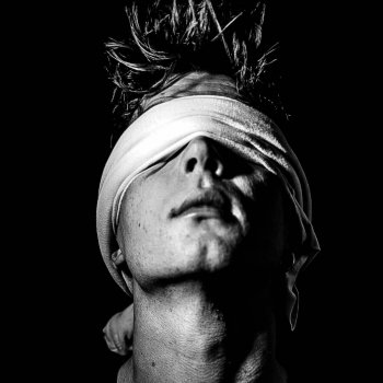 Blind Eyed Testo Ren Feat Sam Tompkins Mtv Testi E Canzoni
