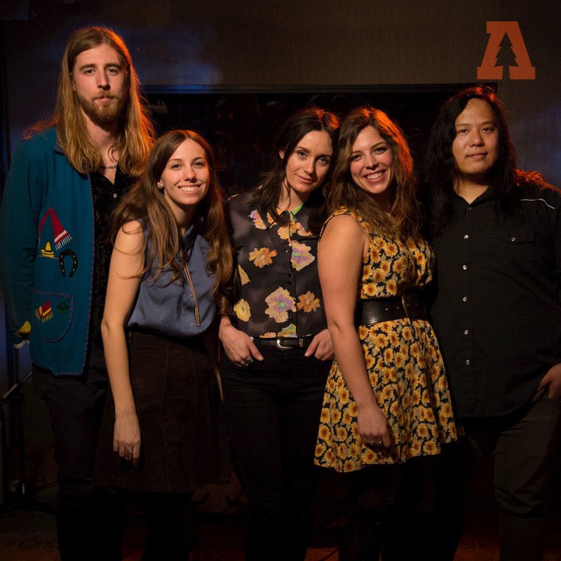 Somnovem critical role. Плакаты mj. Everything looks better. Роланд бивинс. Everything looks better in black.