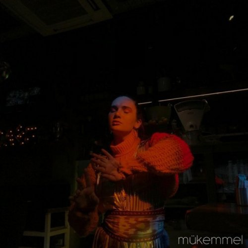 Evdeki Saat Mukemmel Songtext Musixmatch