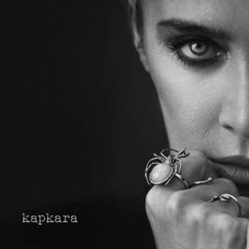 Kameraga mast ayolning qinini suratga oladi